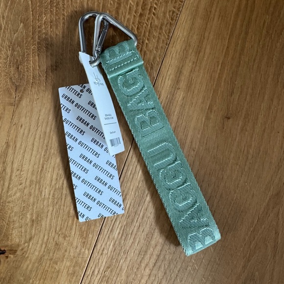 Bundle - BAGGU Seafoam Small Cloud Carry-on Bag & Keychain - Picture 5 of 5